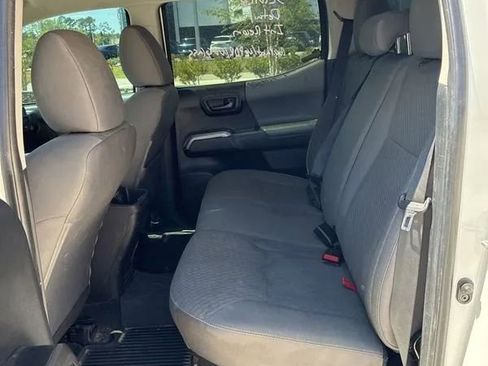 Used 2022 Toyota Tacoma SR5 AWD/4WD image 11