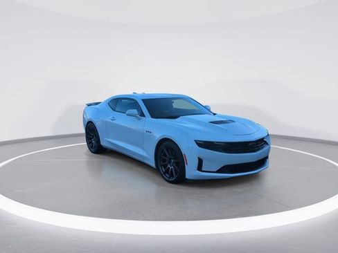 Used 2020 Chevrolet Camaro LT w/ Technology Package RWD image 2