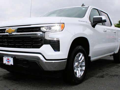 Used 2025 Chevrolet Silverado 1500 LT AWD/4WD image 1