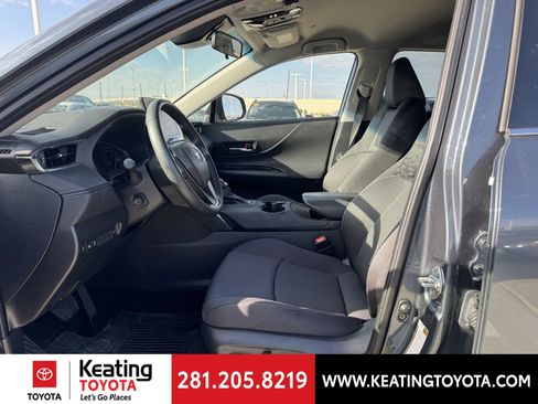 Used 2024 Toyota Venza LE image 10
