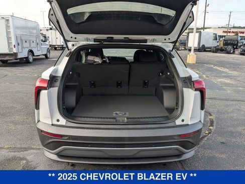 New 2025 Chevrolet Blazer EV LT AWD/4WD image 28