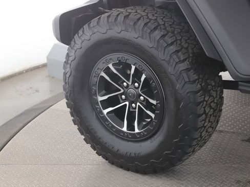 Used 2024 Jeep Wrangler Willys image 13