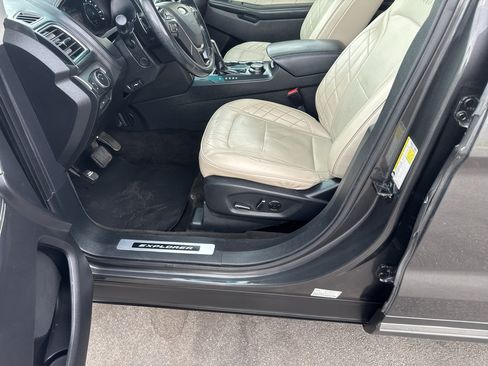 Used 2016 Ford Explorer Platinum AWD/4WD image 8