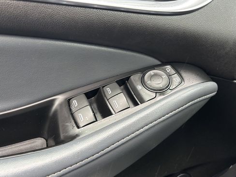 Used 2023 Buick Enclave Essence image 16