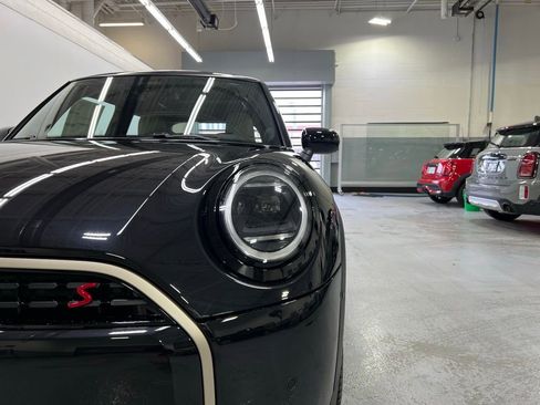Certified 2025 MINI Cooper S image 9