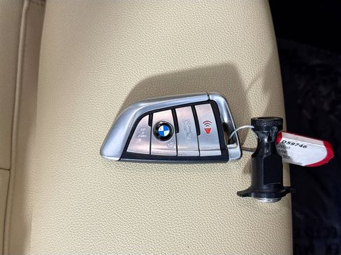 Used 2020 BMW 530i xDrive w/ Convenience Package image 41