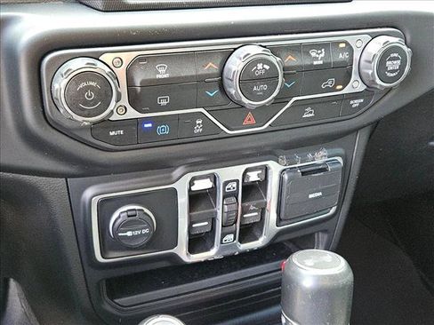 Used 2023 Jeep Wrangler Unlimited Sahara AWD/4WD image 14