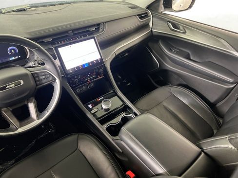 Used 2022 Jeep Grand Cherokee Limited image 24