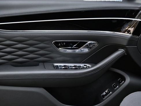 Used 2022 Bentley Flying Spur Plug-In Hybrid AWD/4WD image 21