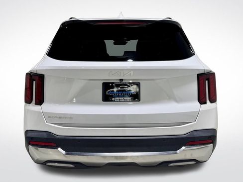 Used 2024 Kia Sorento EX w/ Panoramic Sunroof Package image 9