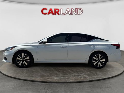 Used 2021 Nissan Altima 2.5 SV FWD image 2