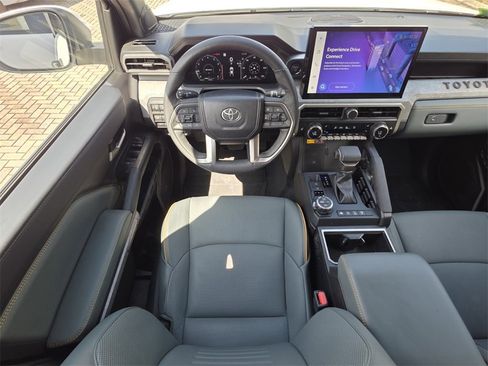 Used 2025 Toyota Tacoma Trailhunter image 6