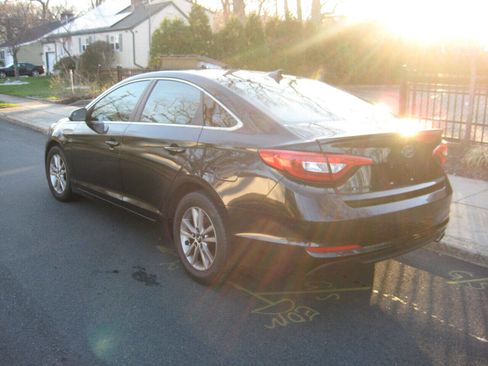 Used 2015 Hyundai Sonata SE image 2