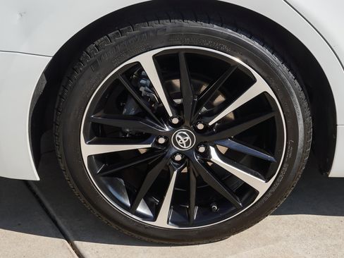 Used 2019 Toyota Camry XSE FWD image 11