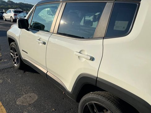 Used 2020 Jeep Renegade Altitude AWD/4WD image 8
