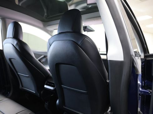 Used 2022 Tesla Model Y Long Range image 37