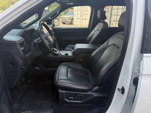 Used 2023 Ford Expedition Limited RWD image 18