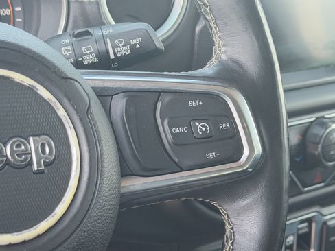 Used 2018 Jeep Wrangler Unlimited Sahara AWD/4WD image 27