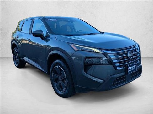 Used 2025 Nissan Rogue SV AWD/4WD image 3
