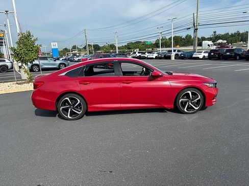 Used 2018 Honda Accord Sport image 6