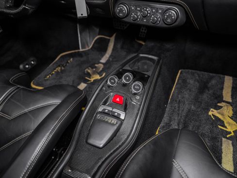 Used 2011 Ferrari 458 Italia Coupe RWD image 34