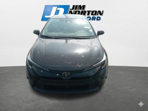Used 2023 Toyota Corolla LE FWD image 3