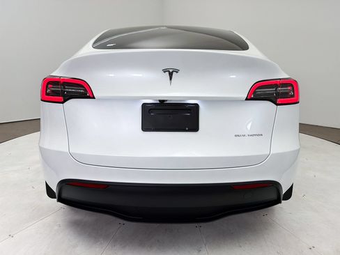 Used 2024 Tesla Model Y Long Range AWD/4WD image 15