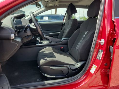 Used 2025 Hyundai Elantra SEL FWD image 16