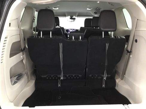 Used 2023 Chrysler Pacifica Touring-L AWD/4WD image 15