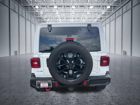 Used 2022 Jeep Wrangler Unlimited Sahara w/ Cold Weather Group AWD/4WD image 34