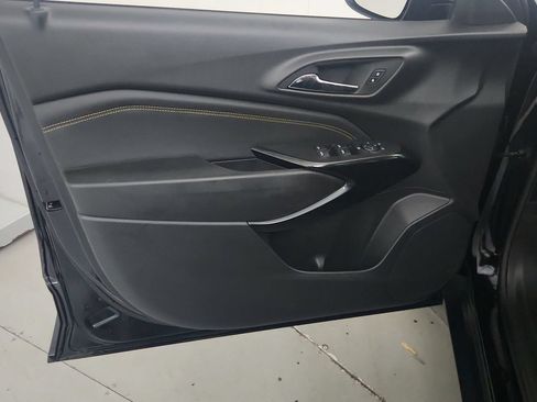 Used 2024 Chevrolet Trax LT w/ Sunroof Package FWD image 16