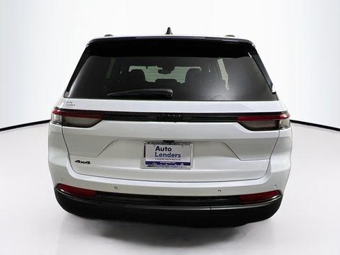 Used 2023 Jeep Grand Cherokee Altitude AWD/4WD image 6
