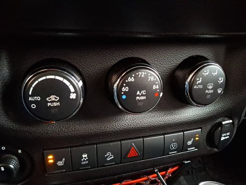 Used 2018 Jeep Wrangler Unlimited Rubicon AWD/4WD image 15