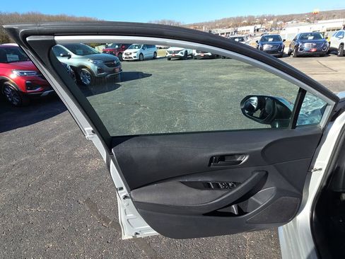 Used 2023 Toyota Corolla LE image 12