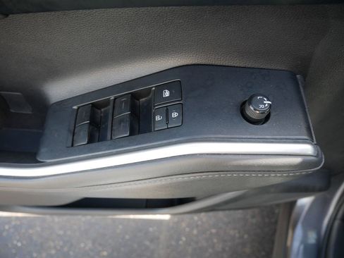 Used 2023 Toyota Highlander XLE AWD/4WD image 16