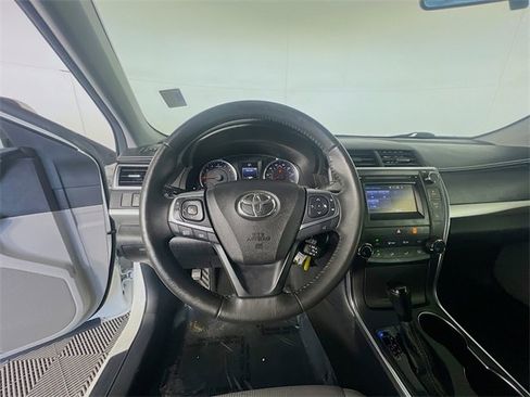 Used 2017 Toyota Camry SE image 13