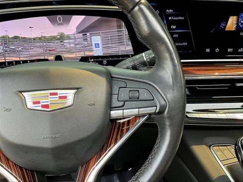 Used 2022 Cadillac Escalade Premium Luxury AWD/4WD image 12