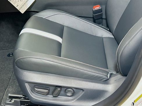 New 2026 Toyota Camry Hybrid FWD image 16