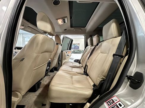 Used 2016 Land Rover LR4 HSE AWD/4WD image 16