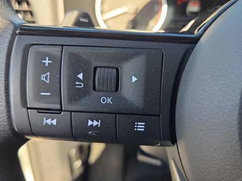 Used 2023 Nissan Rogue SV FWD image 28