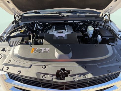 Used 2020 Cadillac Escalade Premium Luxury image 15