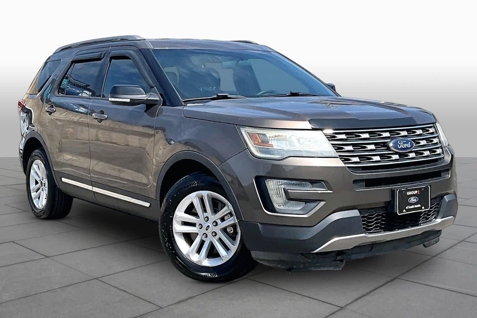 Used 2016 Ford Explorer XLT w/ Class II Trailer Tow Package FWD image 3