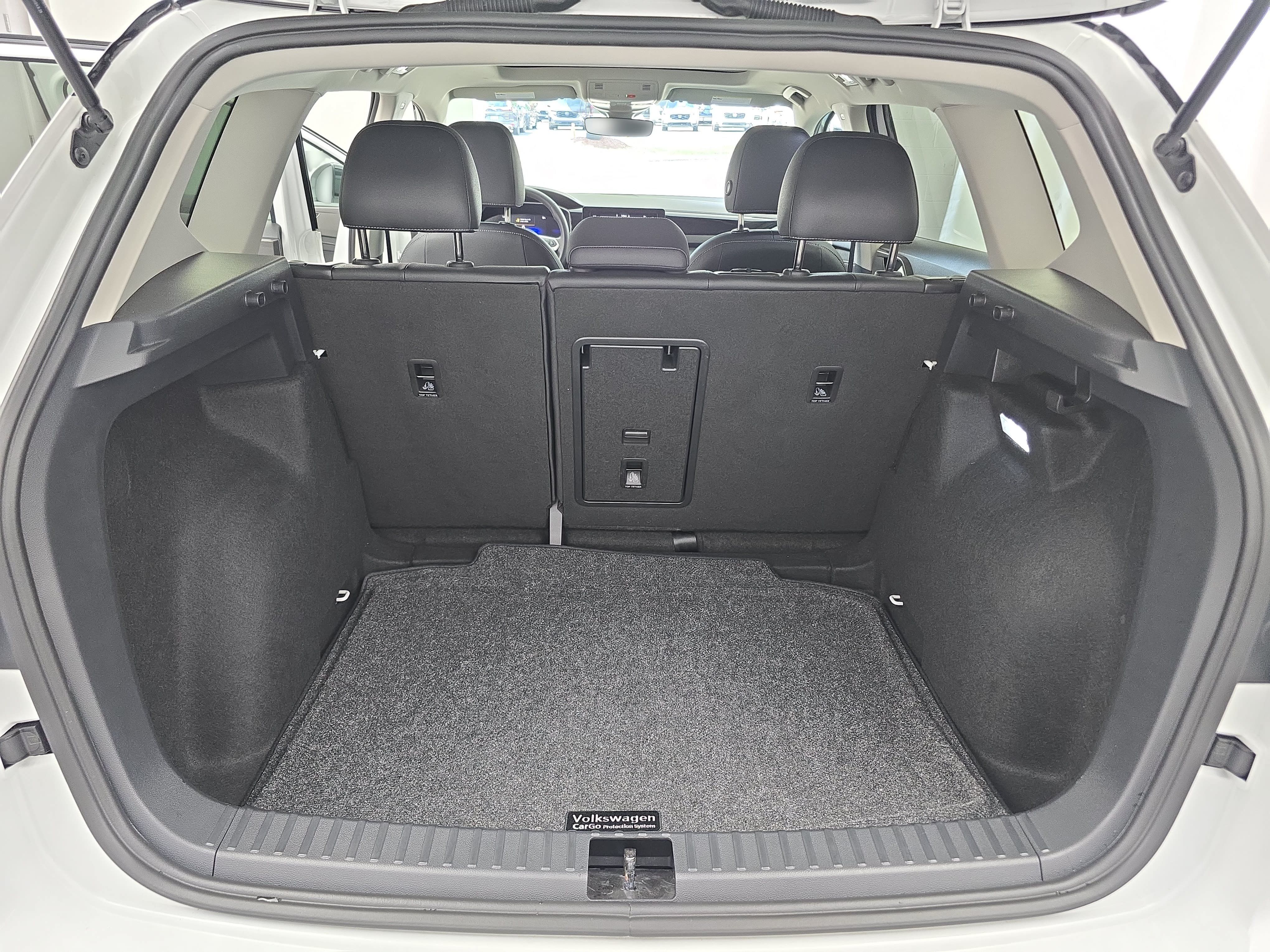 Certified 2025 Volkswagen Taos SE FWD image 12