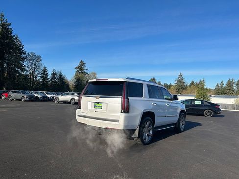 Used 2020 Cadillac Escalade Luxury AWD/4WD image 7