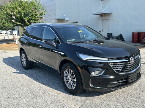 Used 2024 Buick Enclave Premium image 3