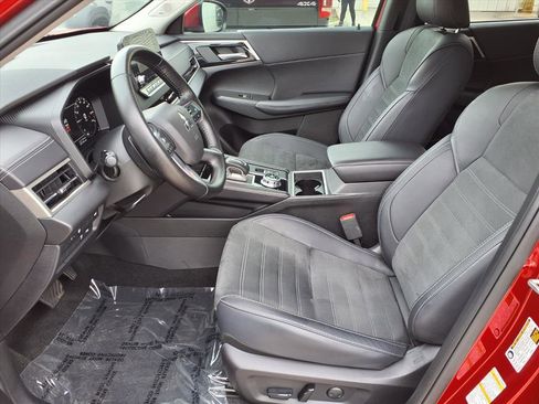 Used 2025 Mitsubishi Outlander 4WD Plug-In Hybrid image 17