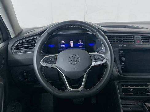 Used 2024 Volkswagen Tiguan SE image 17