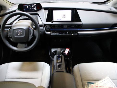 Used 2024 Toyota Prius XLE FWD image 2