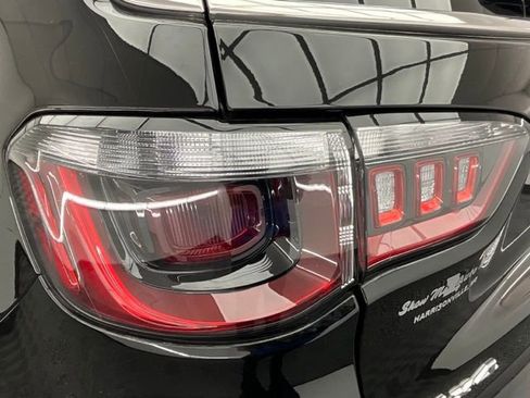 Used 2025 Jeep Compass Latitude image 22