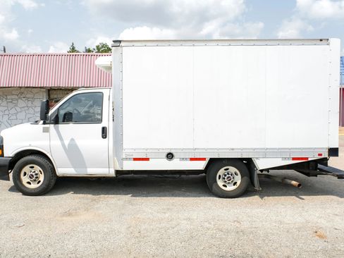 Used 2019 GMC Savana 3500 Van Cab-Chassis 2D w/ Power Convenience Package image 11